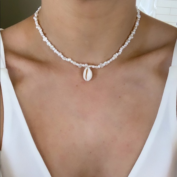 WeWoreWhat look-a-Like White shell necklace - Picture 3 of 6